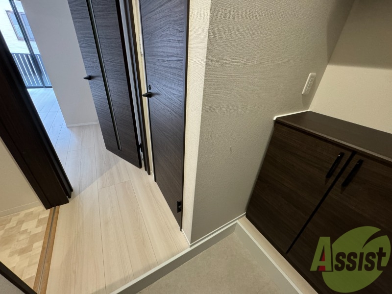 玄関　仕事から帰って迎えてくれるのはスタイリッシュな玄関です。