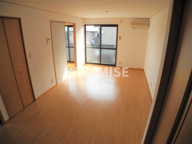 居室・リビング　※室内画像は別号室のもの