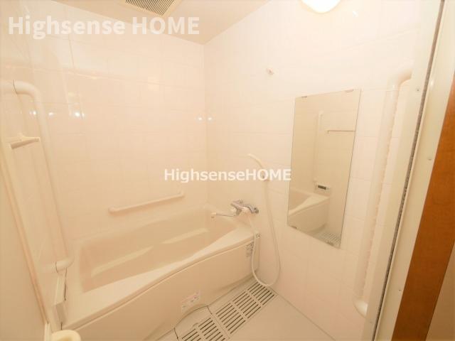 バス・シャワールーム　コンパクトで使いやすいお風呂です