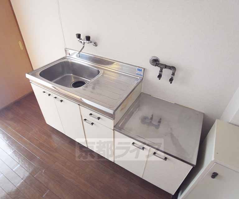 キッチン　二口コンロ設置可です。