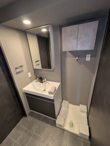 洗面設備　家具類は撤去されます