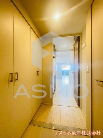 玄関　同マンション内、別部屋参考写真