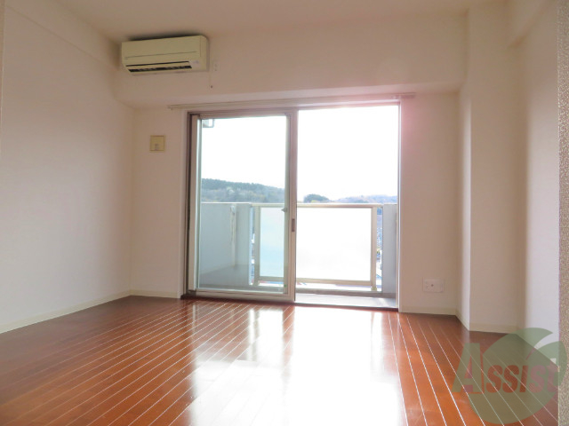 居室・リビング　日差しが入るお部屋は明るくて心地が良いですね。