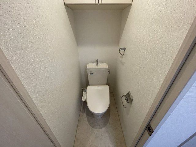 トイレ　同物件別部屋写真