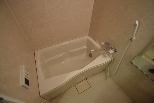 バス・シャワールーム　追い炊きつきのお風呂です。