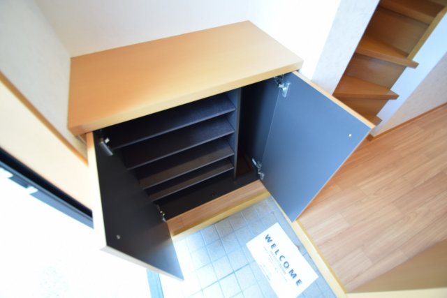 玄関　シューズボックスあります。