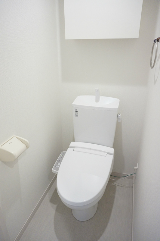 トイレ　落ち着いた色調のトイレです