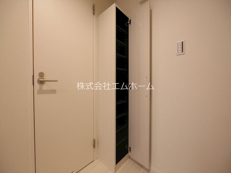 玄関　玄関　シューズボックス付