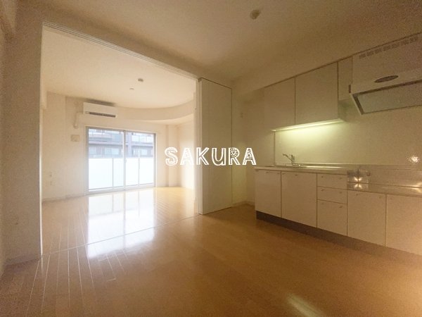 居室・リビング　使いやすい形の為、レイアウトを楽しめます♪