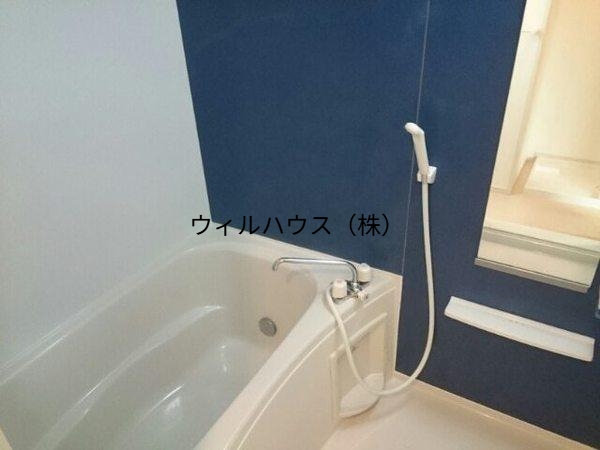 バス・シャワールーム　浴室乾燥機、追い焚き機能付きバス！