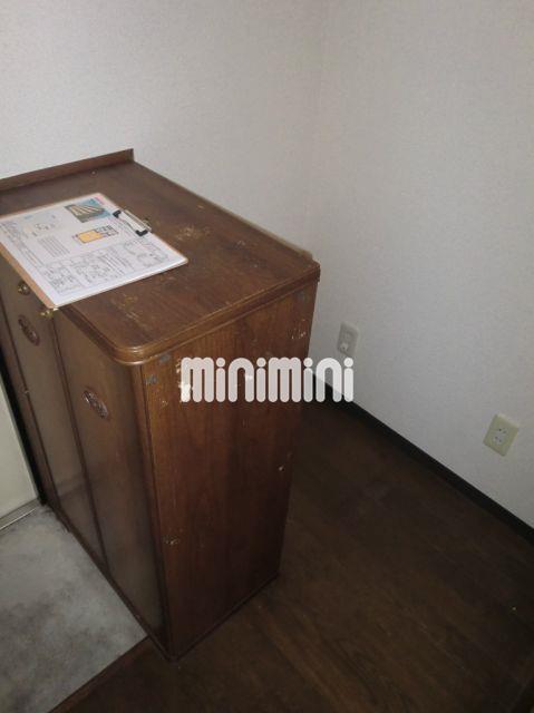 玄関　あると便利な下駄箱です。