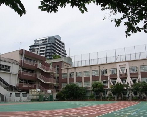 小学校　新宿区立市谷小学校（小学校）まで2285m