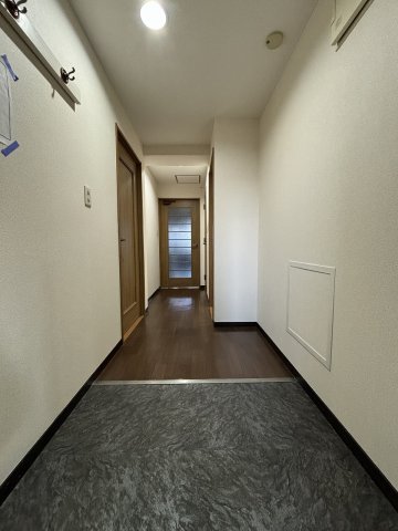 玄関　※建物内別間取参考写真