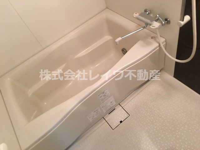 バス・シャワールーム　コンパクトで使いやすいお風呂です