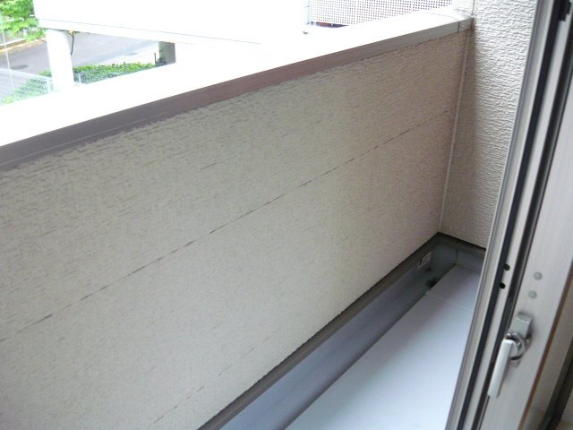 バルコニー　暖かな日差しのふりそそぐバルコニー