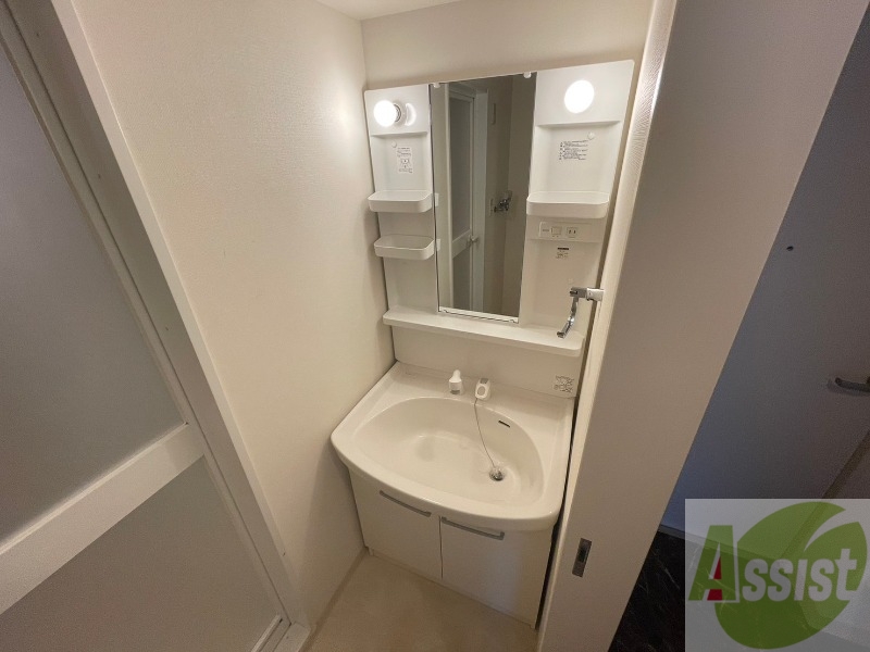 洗面設備　洗面台。身支度にはかかせないですよね～。