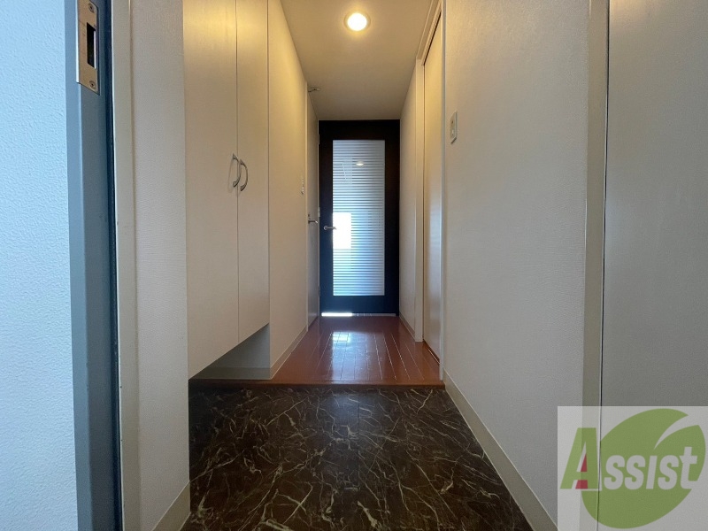 玄関　玄関の様子です。明るい印象ですね。気分もあがりそう。