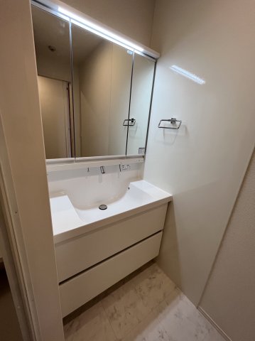 洗面設備　独立洗面化粧台付き