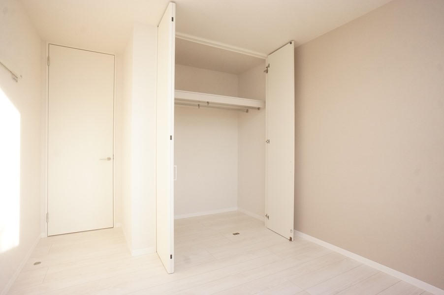 収納　洋室４.９帖のクローゼット・エアコンあります！