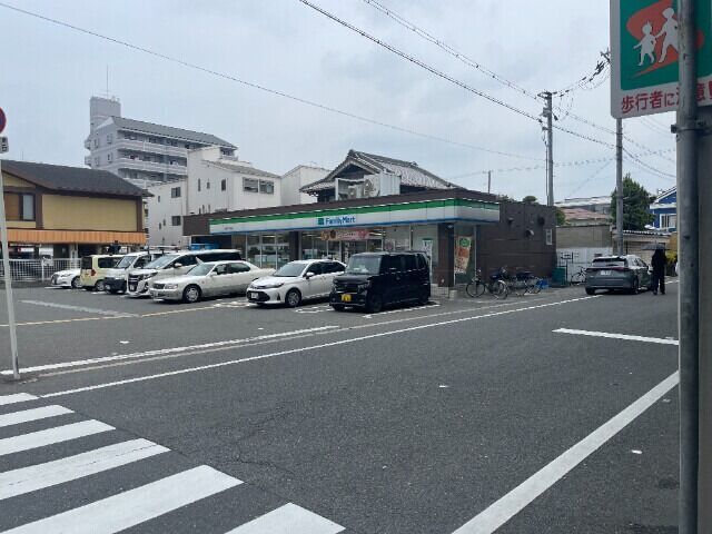 コンビニ　ファミリーマート高倉町二丁目店（コンビニ）まで393m