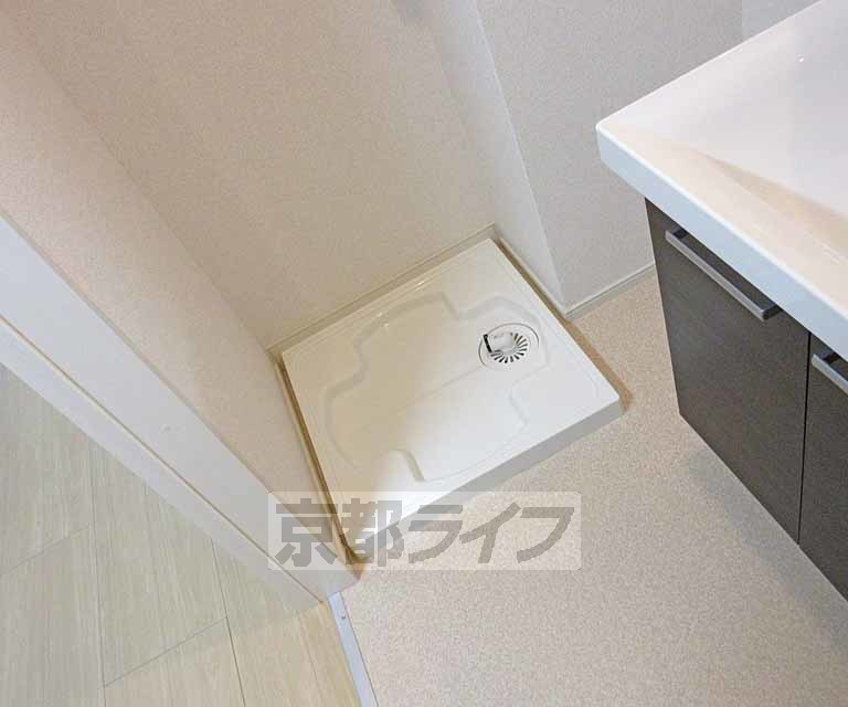 その他設備　洗面台横に洗濯機がおけます！