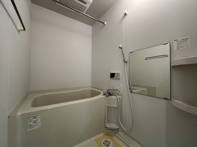 バス・シャワールーム　コンパクトで使いやすいお風呂です