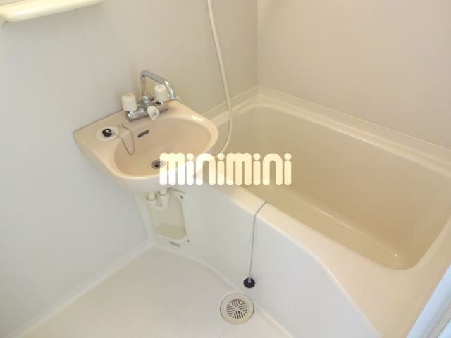 バス・シャワールーム　他号室写真併用