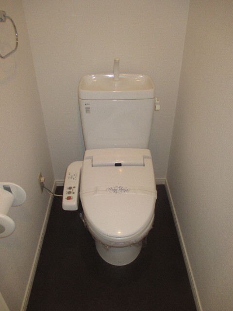 トイレ　写真は別号室です。現況優先になります。