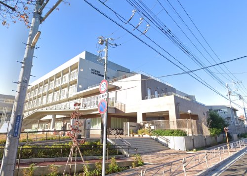 中学校　八王子市立いずみの森義務教育学校（中学校）まで554m