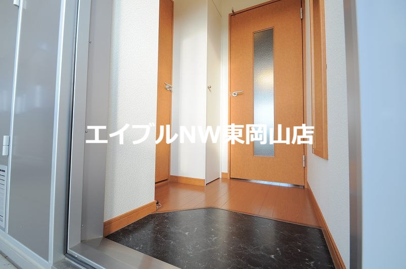 玄関　※写真と現状が異なる場合は現状を優先