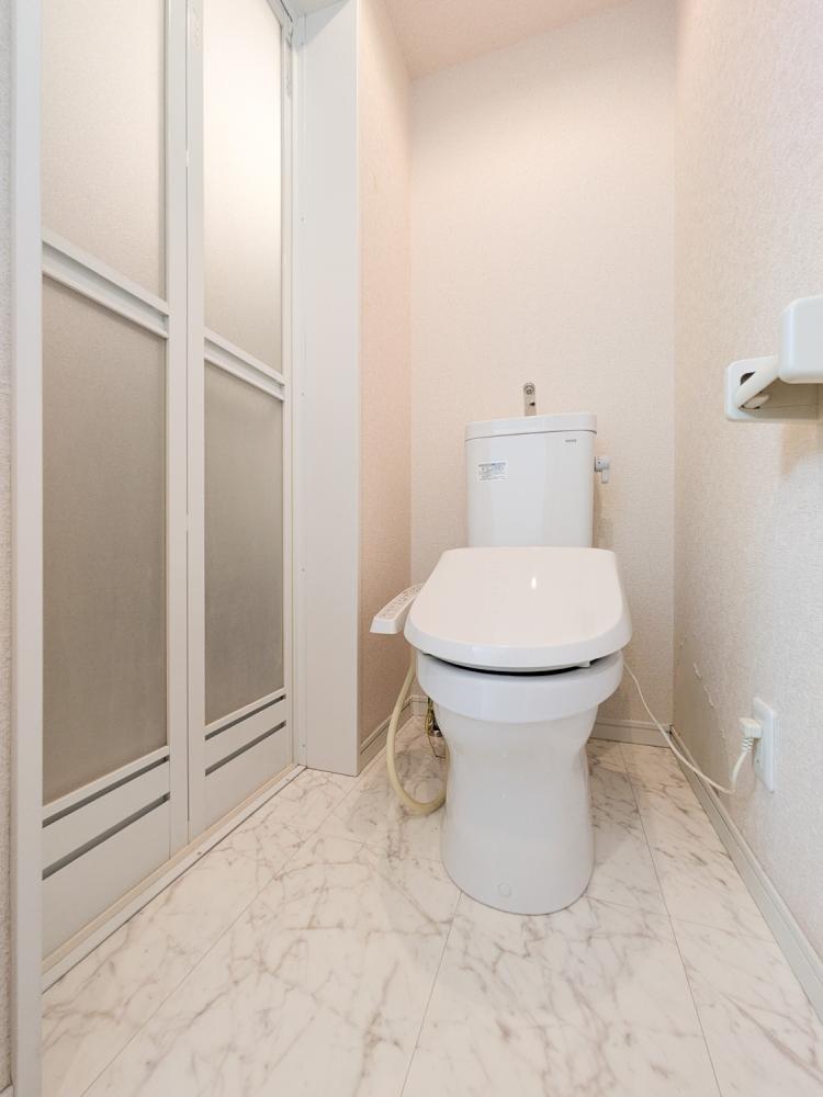 トイレ　温水洗浄便座写真は同物件他室