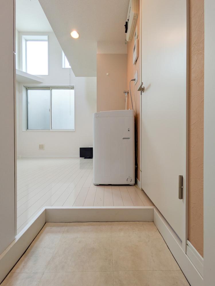 玄関　写真は同物件他室