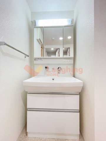 洗面設備　朝の支度にも助かる、独立の洗髪洗面化粧台