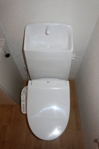 トイレ　キレイな個室空間です