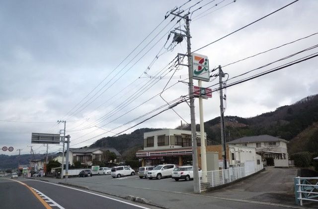 コンビニ　セブンイレブン中伊豆上白岩店（コンビニ）まで620m