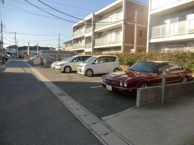 駐車場　広々とした駐車場