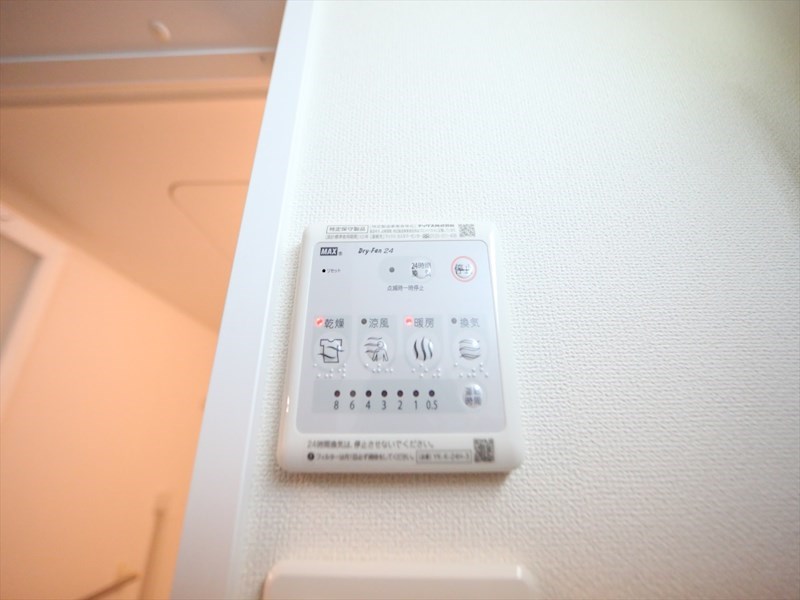 その他設備　浴室暖房乾燥機付き