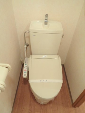 トイレ　温水洗浄暖房便座