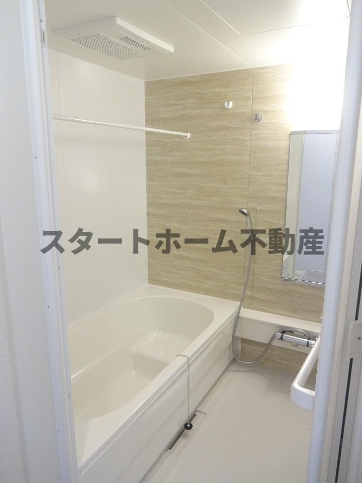 バス・シャワールーム　落ち着いた空間のお風呂です