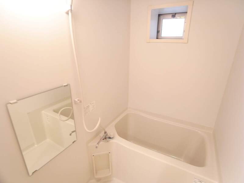 バス・シャワールーム　コンパクトで使いやすいお風呂です