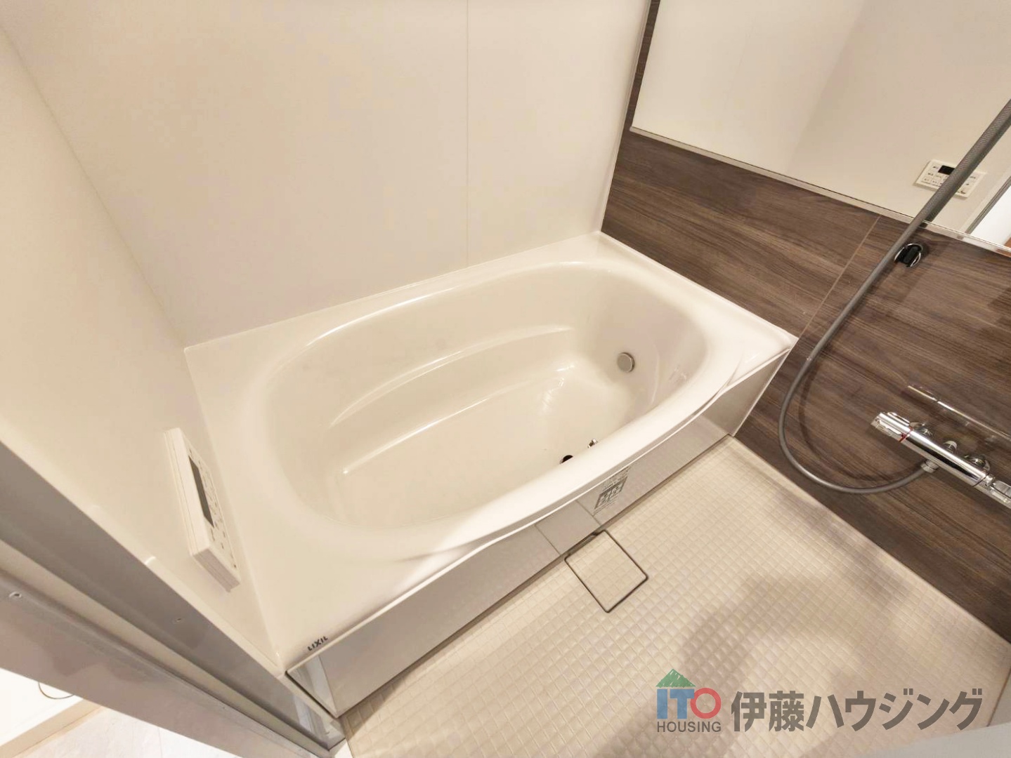 バス・シャワールーム　同間取りの別部屋の写真です。色合い等違う場合がございます。