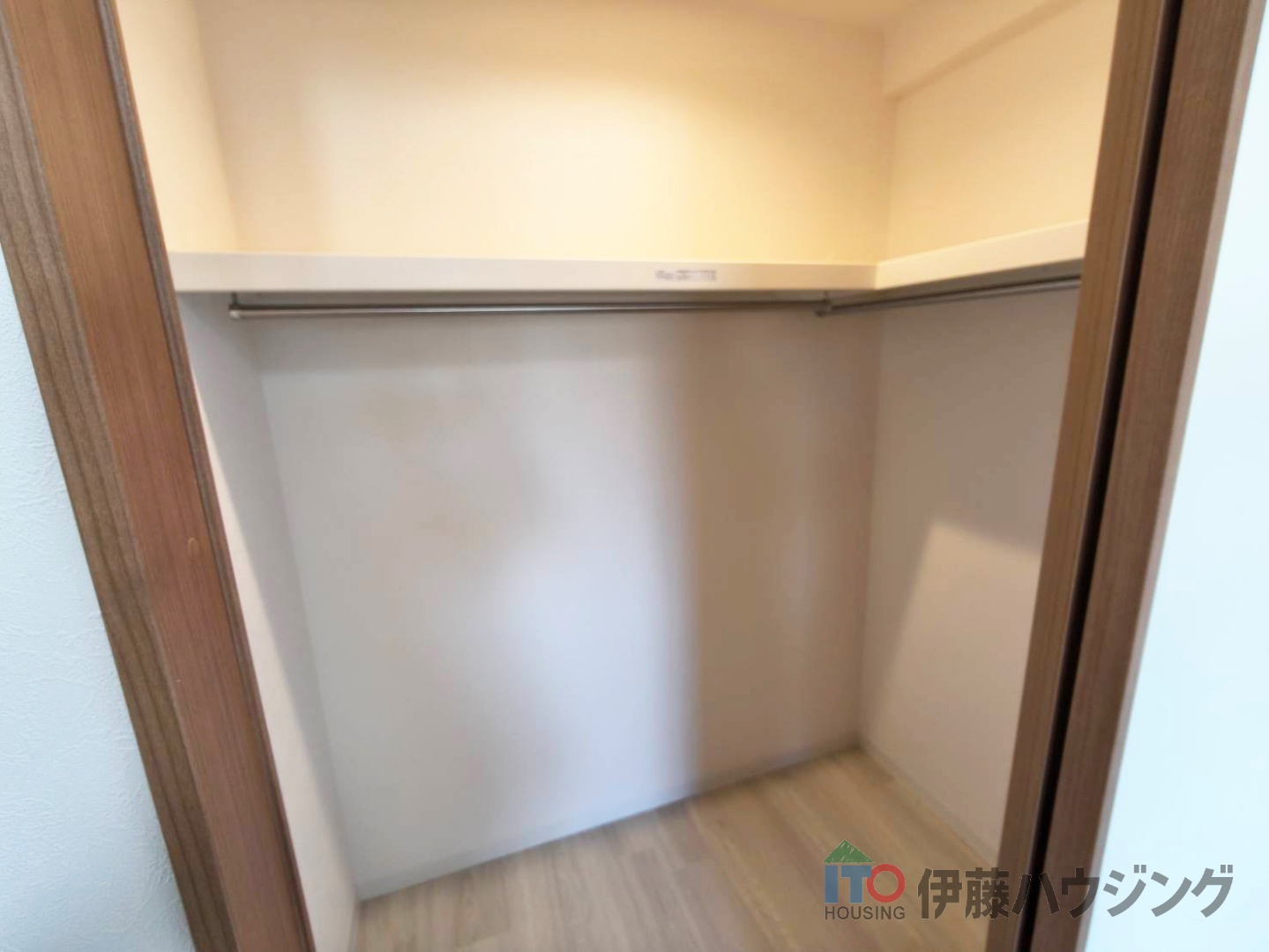 収納　同間取りの別部屋の写真です。色合い等違う場合がございます。