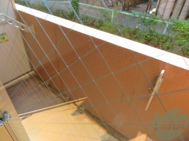 バルコニー　少し小さくても洗濯物はちゃんと外に干せますよ。