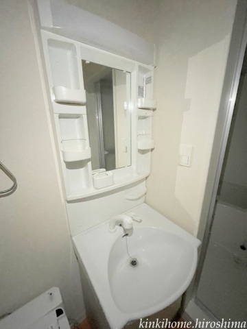 洗面設備　写真は別のお部屋です。