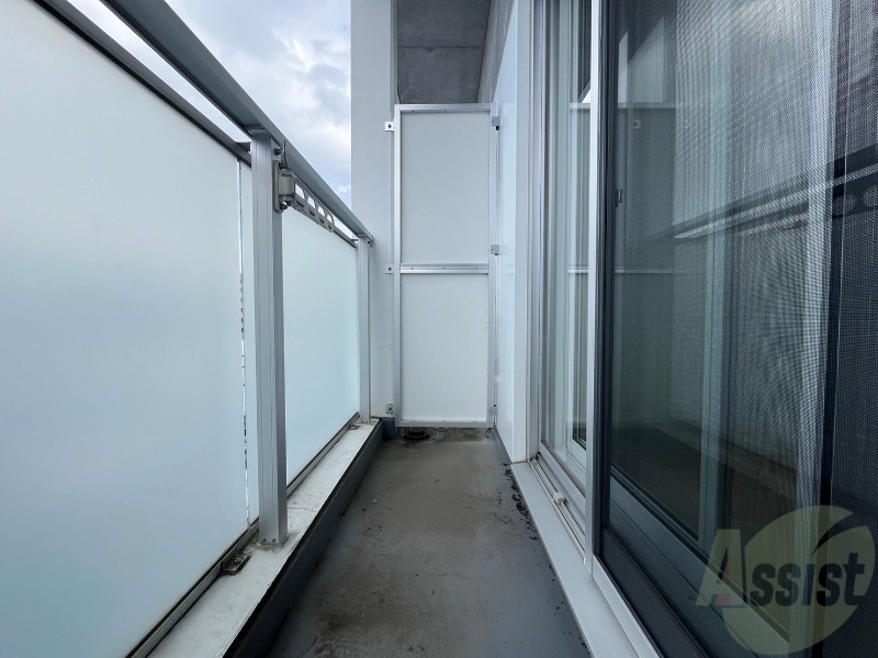 バルコニー　バルコニー。洗濯物がはかどりそうな広さがありますよ。