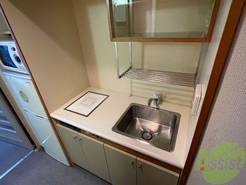 キッチン　ＩＨの１口キッチンです。入居直ぐに料理が出来ますね。
