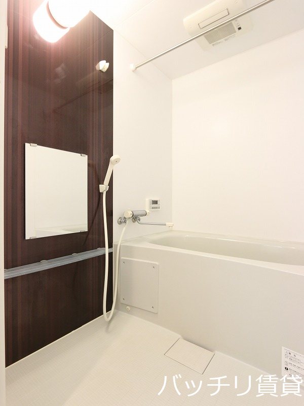 バス・シャワールーム　同型タイプの為、現状を優先致します。