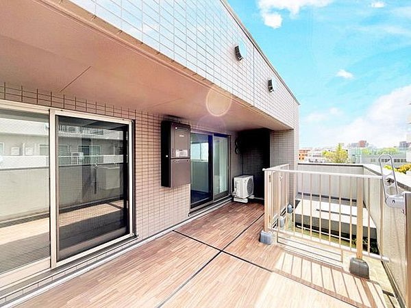 バルコニー　お洗濯にも便利なバルコニー付き