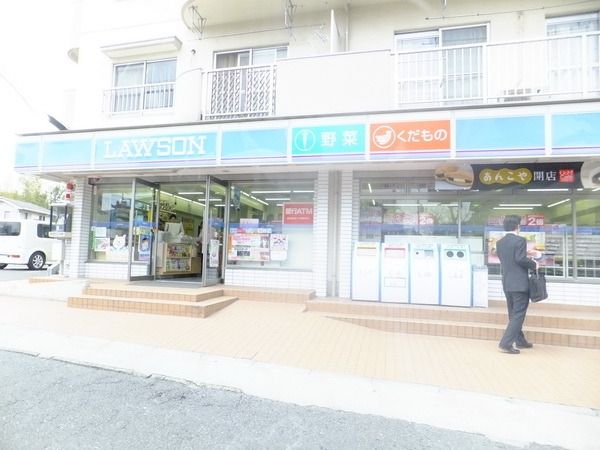 コンビニ　ローソン柿生店（コンビニ）まで215m