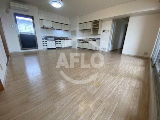 居室・リビング　ノアーズアーク緑橋　リビング